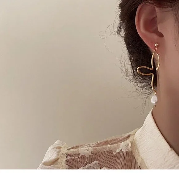 INS Style Metal Lines Flowers Freshwater Pearl Pendant Earrings - Picture 3 of 6